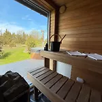 Villa Sadama With Private Mini *