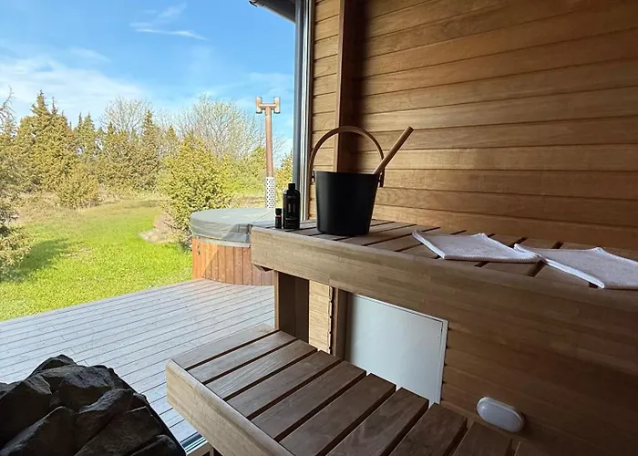 Villa Sadama With Private Mini *